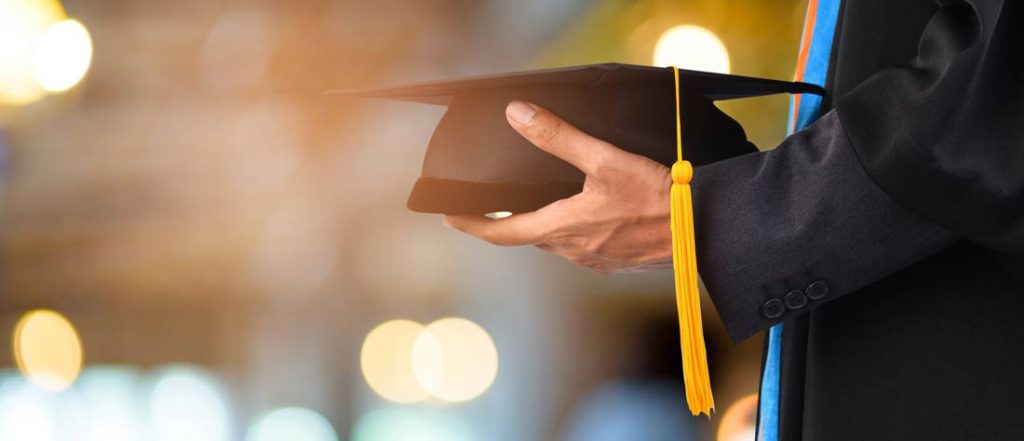 با افتتاح حساب پس‌انداز تحصیلی در کانادا می‌توان هزینه‌های دوره تحصیل دانشگاه را تامین کرد.